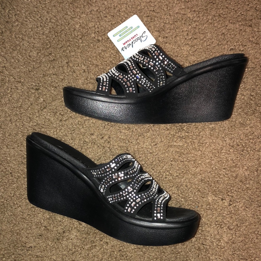 Skechers black wedges